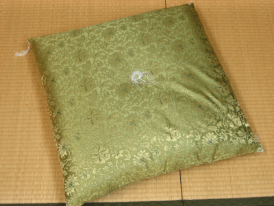 仏具 仏壇 座蒲団 貨物輸送無料 御盆 お覚悟 仏前 座蒲団 小花唐草 62×62