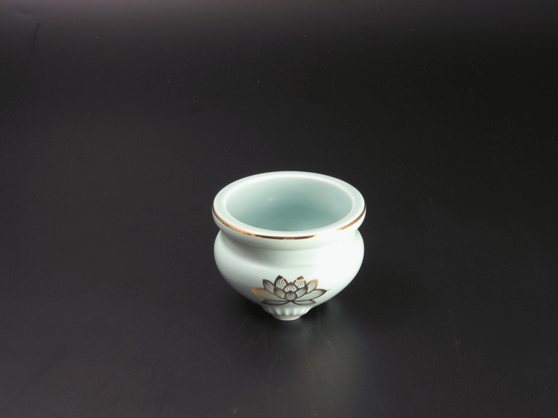 新品未使用【共箱付】 青磁金彩蓮華文 香炉 楽天市場】香呂 青磁色 上金蓮 香炉 机上香炉 3.5寸 陶器製 青磁