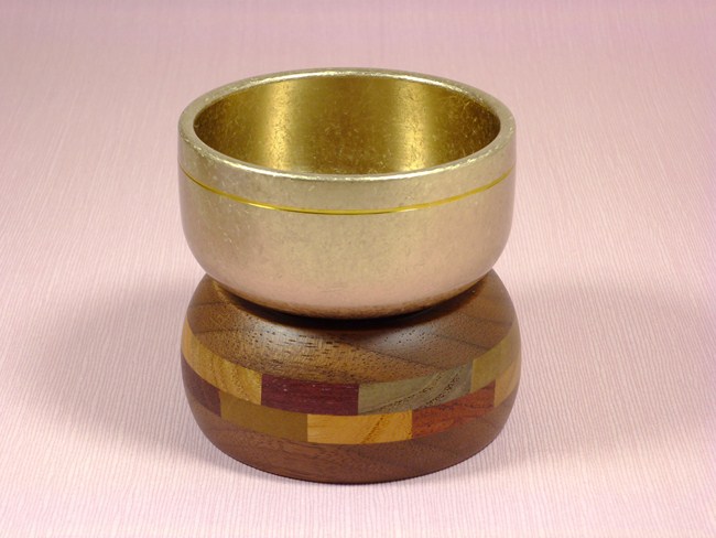 【おりん】夢想りん 光彩色 2寸（径約6cm） 【日本製／「富山県高岡」産】 手元供養 ミニ仏壇 リビング マンション きれい ミニ コンパクト 小さい かわいい 現代仏具 モダン おしゃれ 現代風 お仏具 鳴り物
