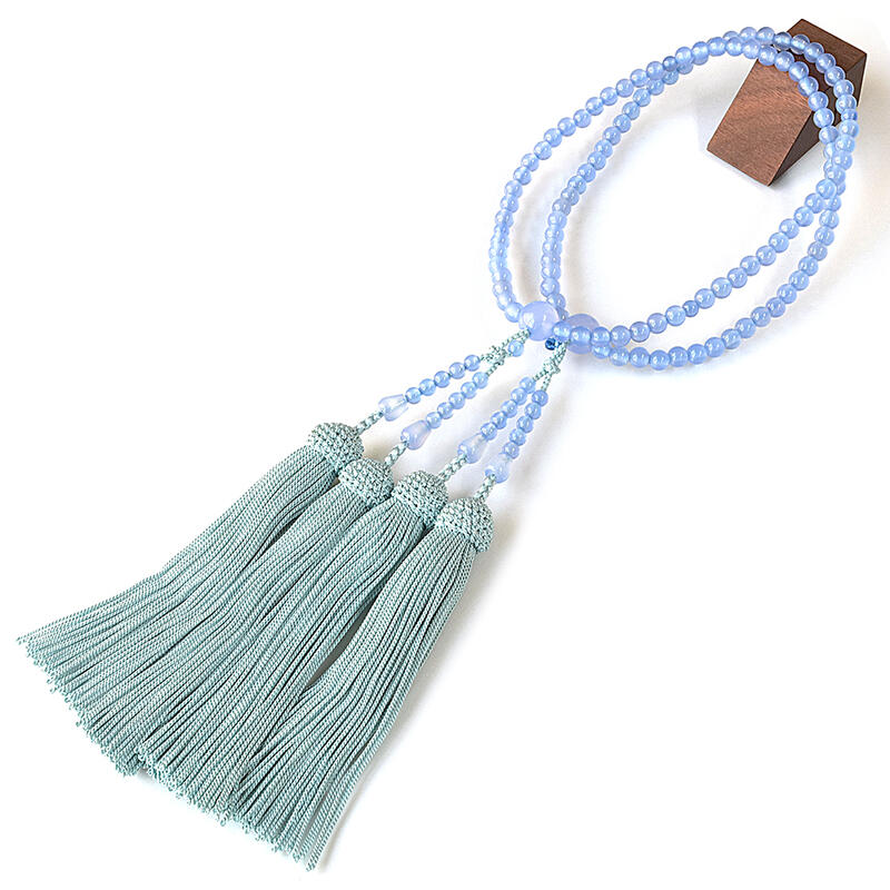 水色 きれい おしゃれ 透明感のある青色が綺麗なカルセドニーのお数珠です 天然石数珠 青色 数珠 天然石 青色 本式数珠念珠 かわいい ごくらくや 高級桐箱付き 青色 メノウ きれい 二重 京都数珠 女性用108玉数珠 ブルーカルセドニー 8寸 108玉仕様 正絹