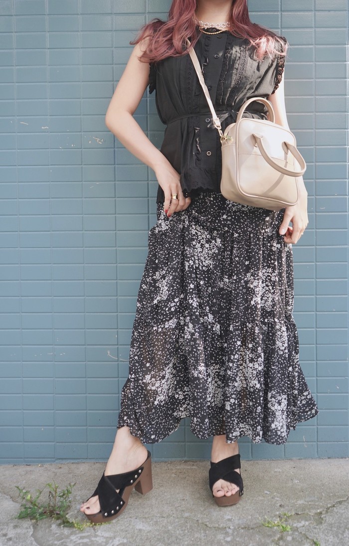 楽天市場 Monotone Flower Tiered Sheer Skirt Black レディース ロングスカート マキシ丈 花柄 お花 ティアード ブラック ホワイト 黒白 モノトーンコーデ ボトムス ファッション 洋服 女性 上品 大人コーデ カジュアル A D G Adg エーディージー A D G