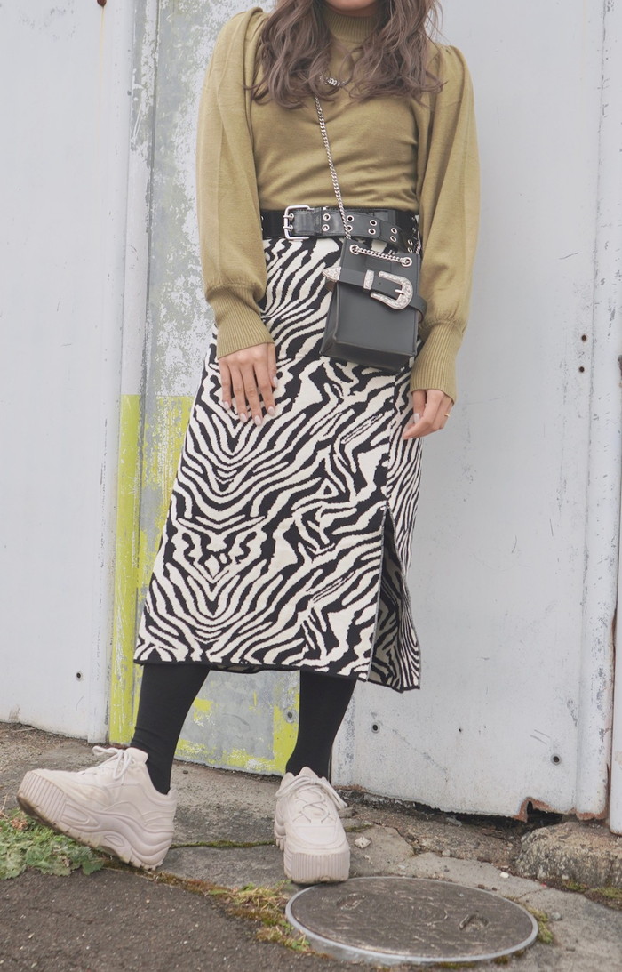 楽天市場 Zebra Slit Knit Skirt White レディース ボトムス スカート ミドル ロング ゼブラ柄 アニマル柄 スリットスカート タイトスカート 膝下 ミモレ丈 ウエストゴム 白黒 ブラック ホワイト 女性 お洒落 おしゃれ 総柄 ストリートファッション 洋服 A D G