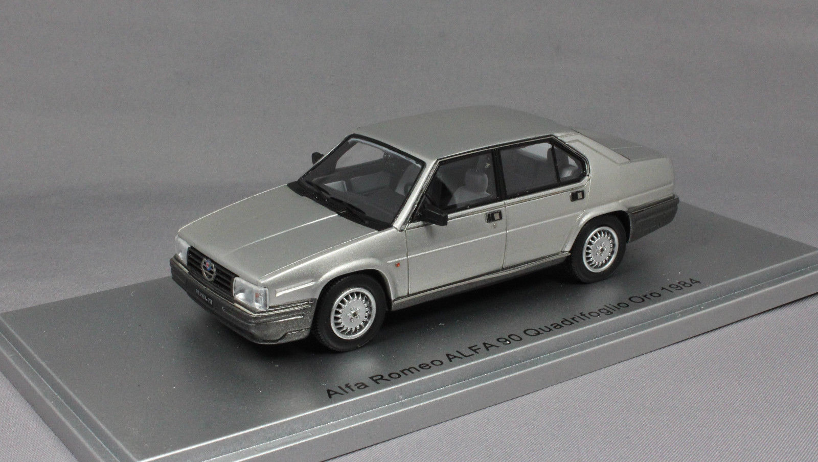 KESS 1/43 アルファロメオ ALFA90 クアドリフォリオ ORO 1983 シルバー ALFA ROMEO - ALFA90 QUADRIFOGLIO ORO 1983 SILVER