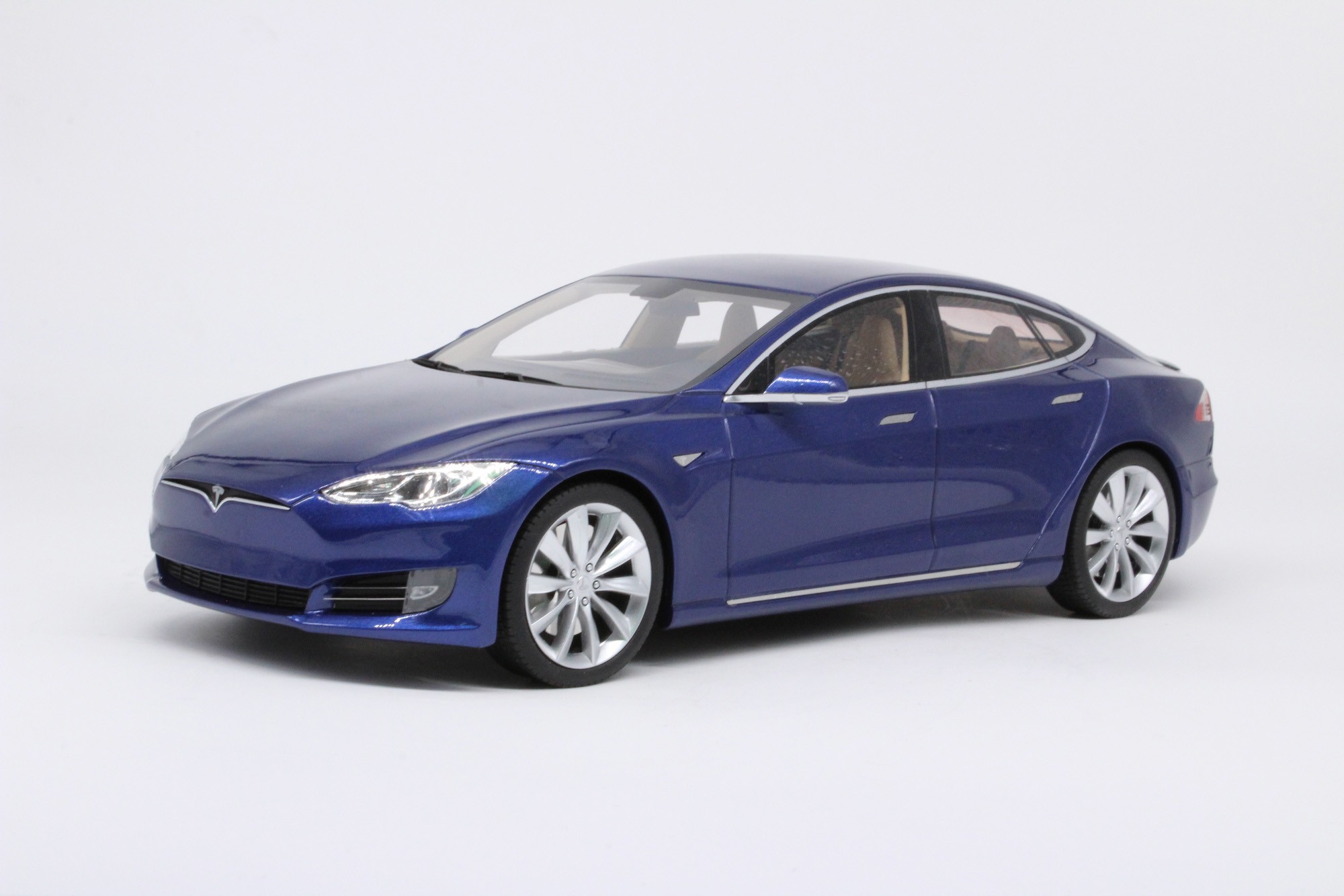 Z модель. Tesla model s 1:18. Тесла x 1 18 модель. Tesla model 3 1/18. Tesla s Facelift.