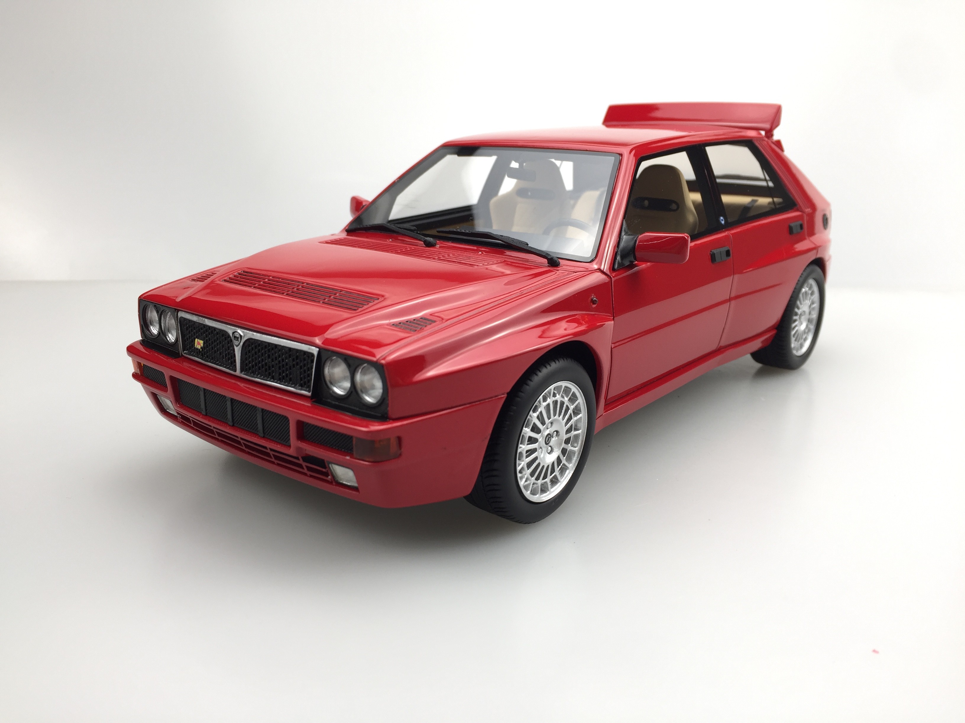 楽天市場】ミニカー 1/18 ランチア デルタ HF インテグラーレ 赤