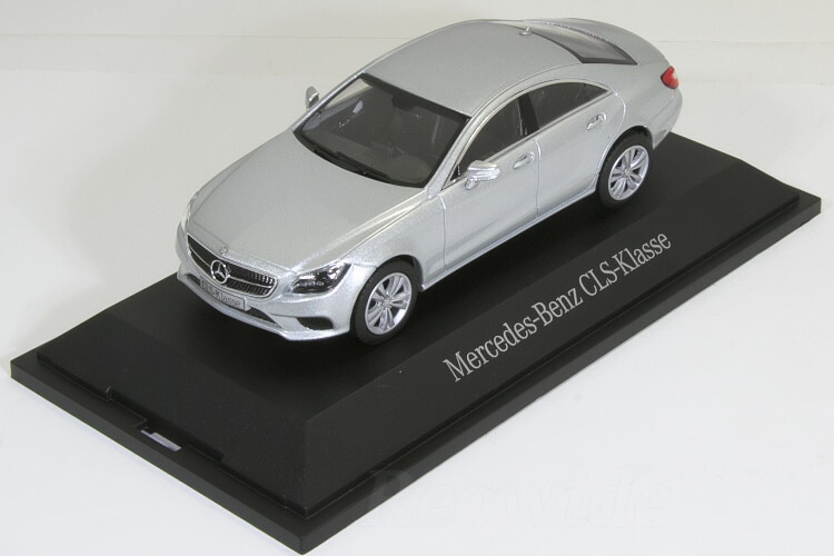 値下げしました！メルセデスベンツ　Cクラス　W205 後期　1/43　モデルカー 値下げしました！メルセデスベンツ Cクラス W205 後期 1/43