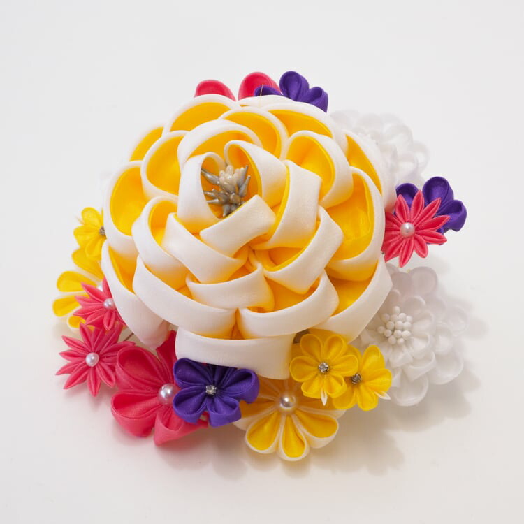 楽天市場 Aw 058 和飾り 髪飾り 黄色 つまみ細工 和装 着物 振袖 袴 和装 成人式 卒業式 結婚式 ヘアアクセサリー 古典 モダン 和柄 コーム付 スタジオアリス 髪飾り専門店