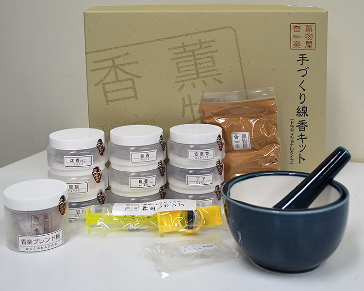 線香手作りキット 消臭剤 芳香剤 オリジナル線香 薫物屋香楽 手作り線香キット トラディショナル Skk T 1 9種の香りとお線香作りのためのお 道具セット 手作り 日用消耗品 ハンドメイド 線香 香 キット 道具 簡単 Stayhome うちで