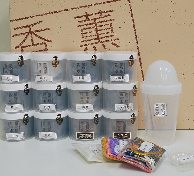 手作り応援します 自分で作る匂い袋薫物屋香楽 手作り匂い袋キット トラディショナル Nbk T 1 12種の香りと匂い袋作りのためのお道具セット Chelsesgreenhouse Com