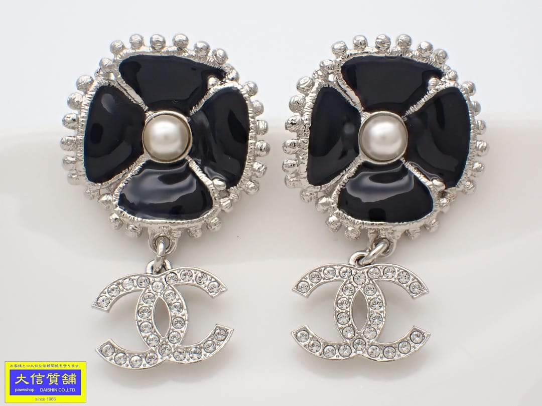 CHANEL シャネル CCロゴピアス ABC212 F23K フラワー シルバーｘブラック 新品同様品【中古】【大信質舗】【質屋出店】管理番号：C-9240