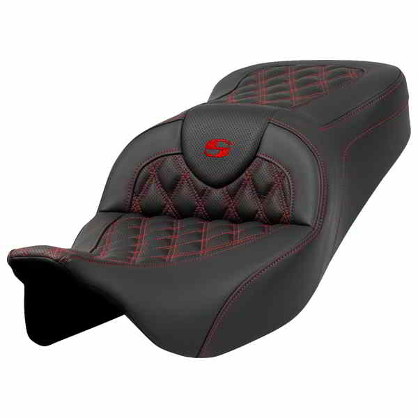 取寄せ ロードソファ シート - ラティスステッチ - レッドステッチ - バックレストなし - FLH/FLT 08-23 サドルマン Roadsofa? Seat - Lattice Stitch - Red Stitch - without Backrest - FLH/FLT '08-'23 808-07B-18204 DRAG 08011596