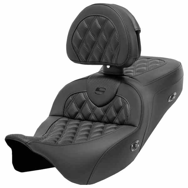 取寄せ ロードソファ シート - バックレスト付き - ラティスステッチ - カーボンファイバー - FL 08-23 サドルマン Roadsofa? Seat - with Backrest - Lattice Stitch - Carbon Fiber - FL '08-'23 808-07B-206C0 DRAG 08011695｜ハーレーパーツデポ 105,431円