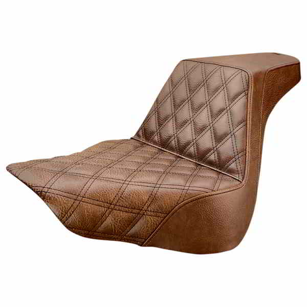 取寄せ ステップアップシート - フロント ラティスステッチ - ブラウン - FL/FX 18-24 サドルマン Step-Up Seat - Front Lattice Stitch - Brown - FL/FX '18-'24 818-27-172BR DRAG 08021011｜ハーレーパーツデポ