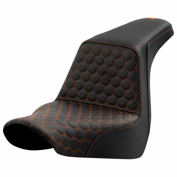 取寄せ ステップアップシート - ハニカム - オレンジステッチ - FL/FX 18-24 サドルマン Step-Up Seat - Honeycomb - Orange Stitching - FL/FX '18-'24 818-29-17703 DRAG 08021583
