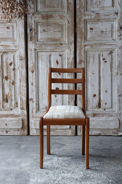 1脚の価格です。 フランスBrocante 素朴なキッチンチェア 椅子 Q58-3