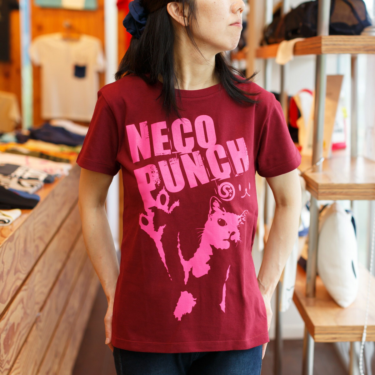 【【 6/4 20:00〜 2H限定 クーポンで最大50%OFF 】 猫 ねこ おもしろ かわいい レディース Tシャツ NECO PUNCH ワインレッド ネコ 猫柄 猫雑貨 半袖 おしゃれ プレゼント 【メール便】 SCOPY スコーピー SCOPY 猫 ねこ おもしろ かわいい ドローストリングバッグ のぞきねこ ネコ 猫柄 猫雑貨 猫グッズ 小さい コンパクト 巾着 メンズ レディース おしゃれ プレゼント SCOPY スコーピー