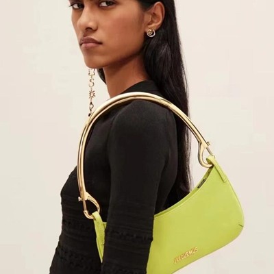 JACQUEMUS ジャックムス Le Bisou Mousqueton Bag 御徒面子