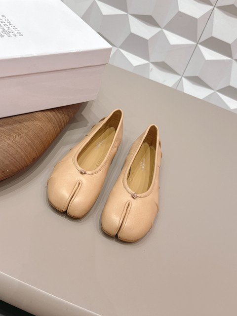 Maison Margiela メゾンマルジェラ MM6 エムエムシックス タビバレエシューズ 木目細か シューズ なめし革 足袋 タビ バレー レディース パンプス 棲み家 マルジェラ