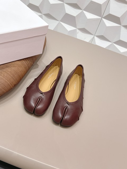 Maison Margiela メゾンマルジェラ MM6 エムエムシックス タビバレエシューズ 木目細か シューズ なめし革 足袋 タビ バレー レディース パンプス 棲み家 マルジェラ