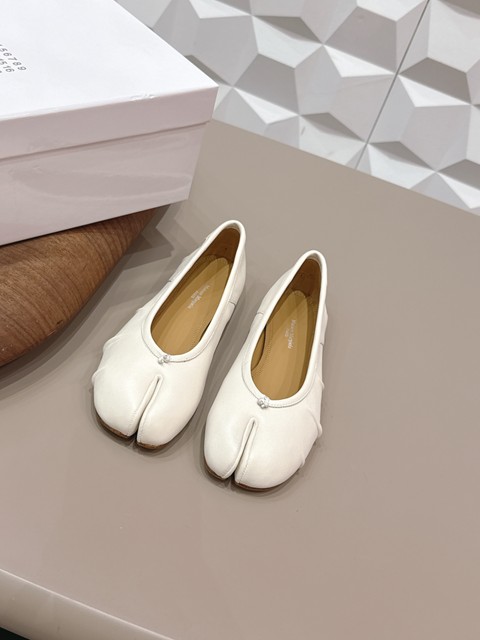 Maison Margiela メゾンマルジェラ MM6 エムエムシックス タビバレエシューズ 木目細か シューズ なめし革 足袋 タビ バレー レディース パンプス 棲み家 マルジェラ