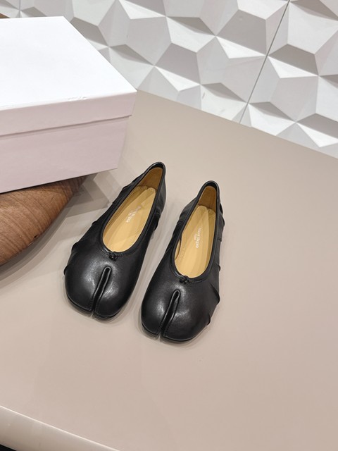 Maison Margiela メゾンマルジェラ MM6 エムエムシックス タビバレエシューズ 木目細か シューズ なめし革 足袋 タビ バレー レディース パンプス 棲み家 マルジェラ