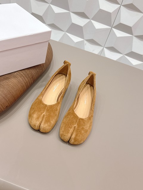 Maison Margiela メゾンマルジェラ MM6 エムエムシックス タビバレエシューズ 木目細か シューズ なめし革 足袋 タビ バレー レディース パンプス 棲み家 マルジェラ