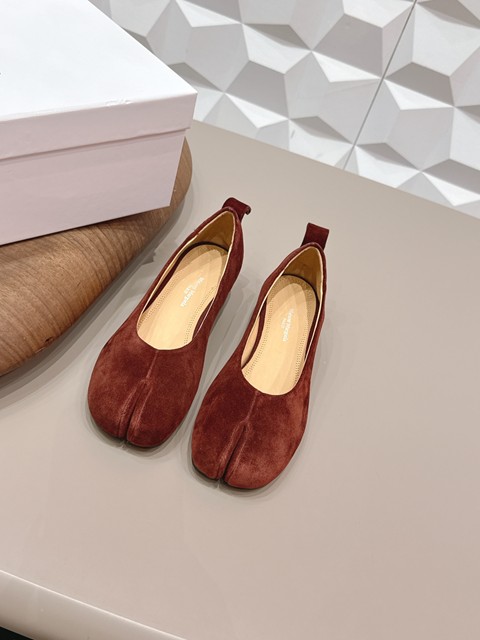 Maison Margiela メゾンマルジェラ MM6 エムエムシックス タビバレエシューズ 木目細か シューズ なめし革 足袋 タビ バレー レディース パンプス 棲み家 マルジェラ