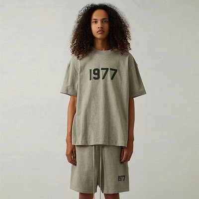 FEAR OF GOD FOG フィアオブゴッド Essentials エッセンシャルズ Tシャツ｜AYA-FARM店
