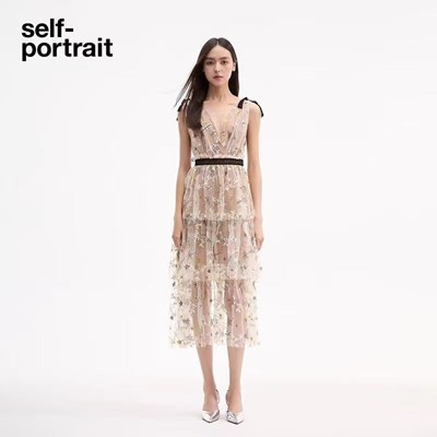 Self-Portrait セルフすがた絵 Starlet Rose Lace Midi Dress衣装