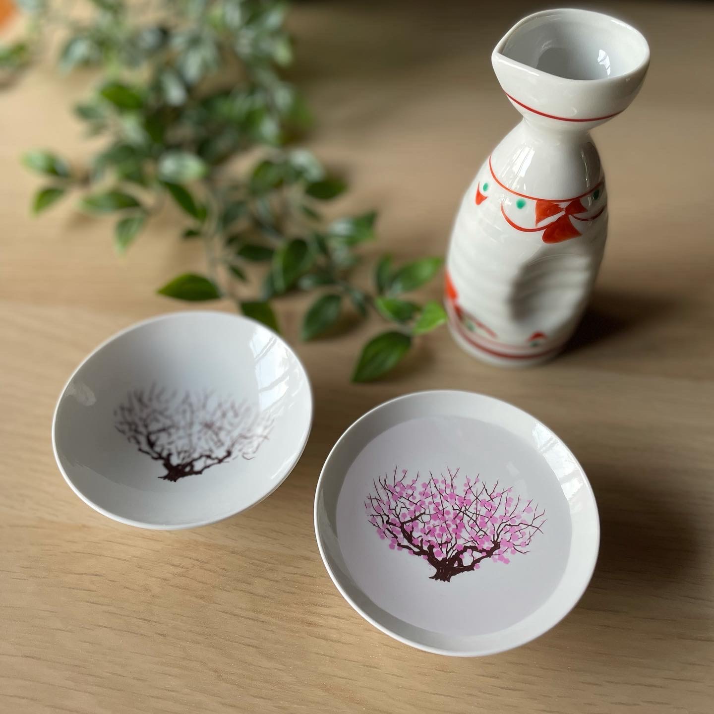 M▽ニッコー 金彩 牡丹 ポット カップ＆ソーサー 湯呑み 箱付 (38305) M▽ニッコー 金彩 牡丹 ポット カップ＆ソーサー 湯呑み 箱付 (38305)