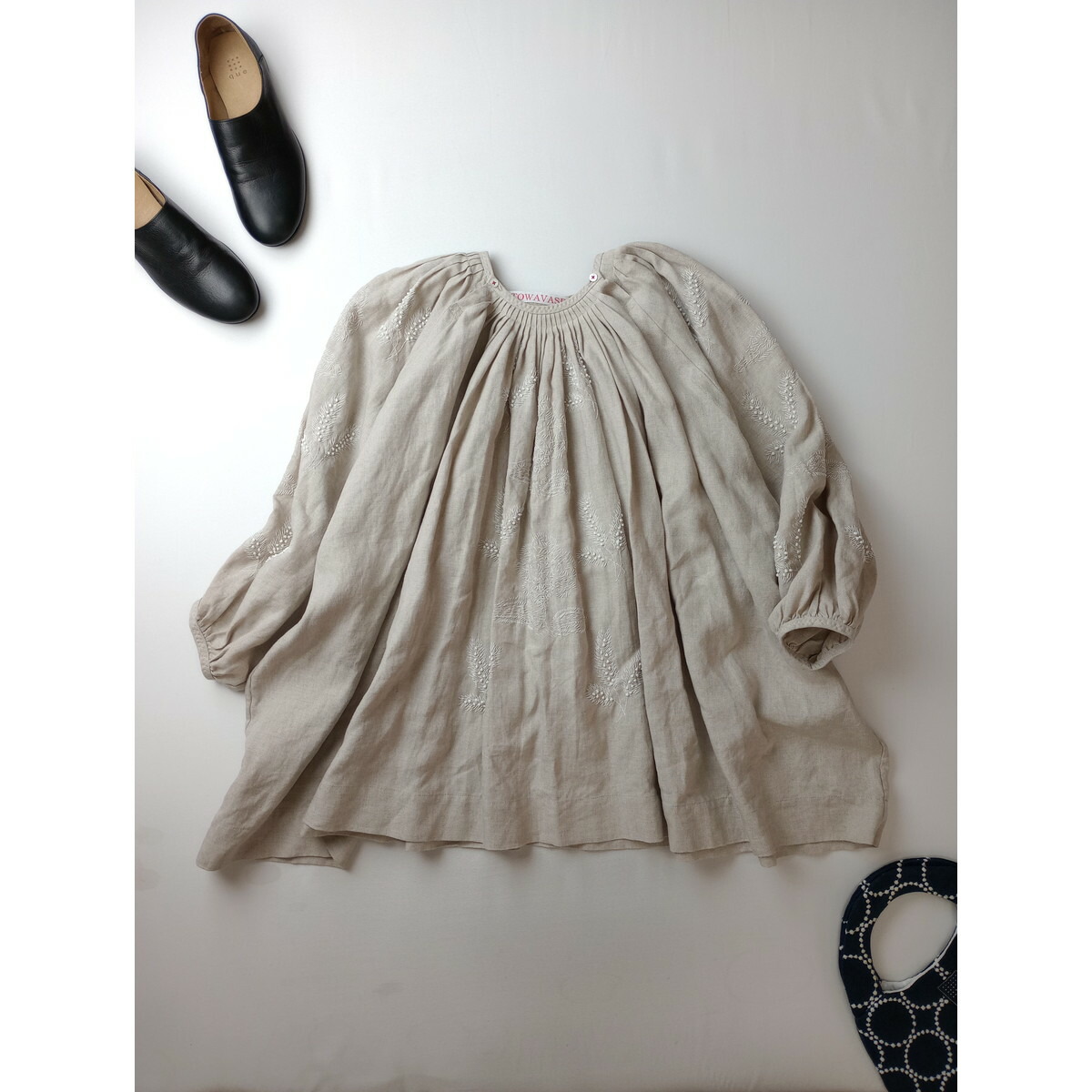 TOWAVASE トワヴァーズ Sashiko ブラウス トップス 刺し子 手 刺繍 リネン 生成り【中古】|Branica Republic