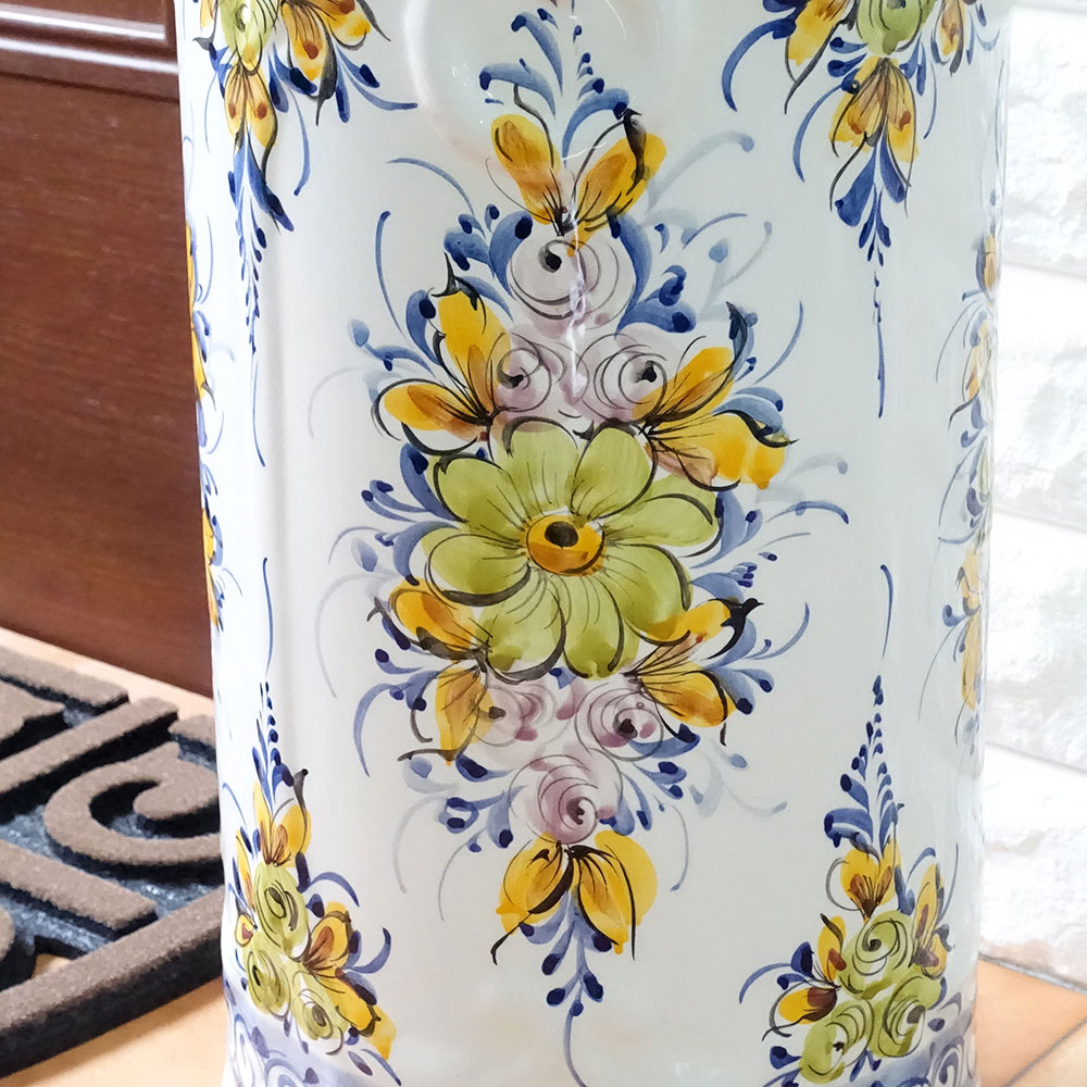 ポルトガル製 陶器 傘立て レース 花柄 マルチカラー 白 黄 青 赤 伝統 クラシック アズレージョ 幸せ レインラック 筒形 省スペース ヨーロッパ 手描き アンブレラスタンド Pfa 262y Gulbaan Com