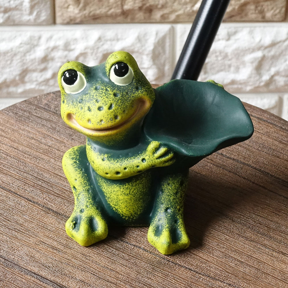 ハンドメイド カエルの置物 緑色　革 ハンドメイド カエルの置物 緑色 革