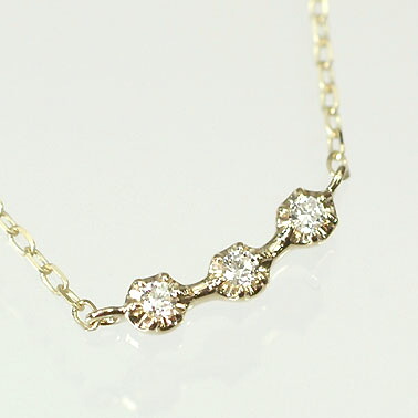 ダイヤモンド ネックレス K10・ダイヤ0.04ct　３ストーンペンダント（ネックレス）
