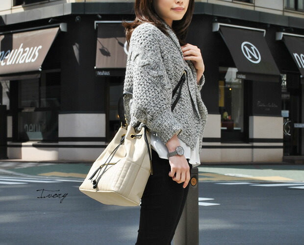 楽天市場 クーポン配布中 送料無料 ショルダーバッグ 本革レザー 巾着バッグ ワンショルダーバッグ 2way 斜めがけ バゲッド キルティング レディース おしゃれ 通勤 イタリア製 Innue ソレーヌ 黒 ブラック アイボリー テラコッタ ヨーロッパ雑貨バッグ キャロン国