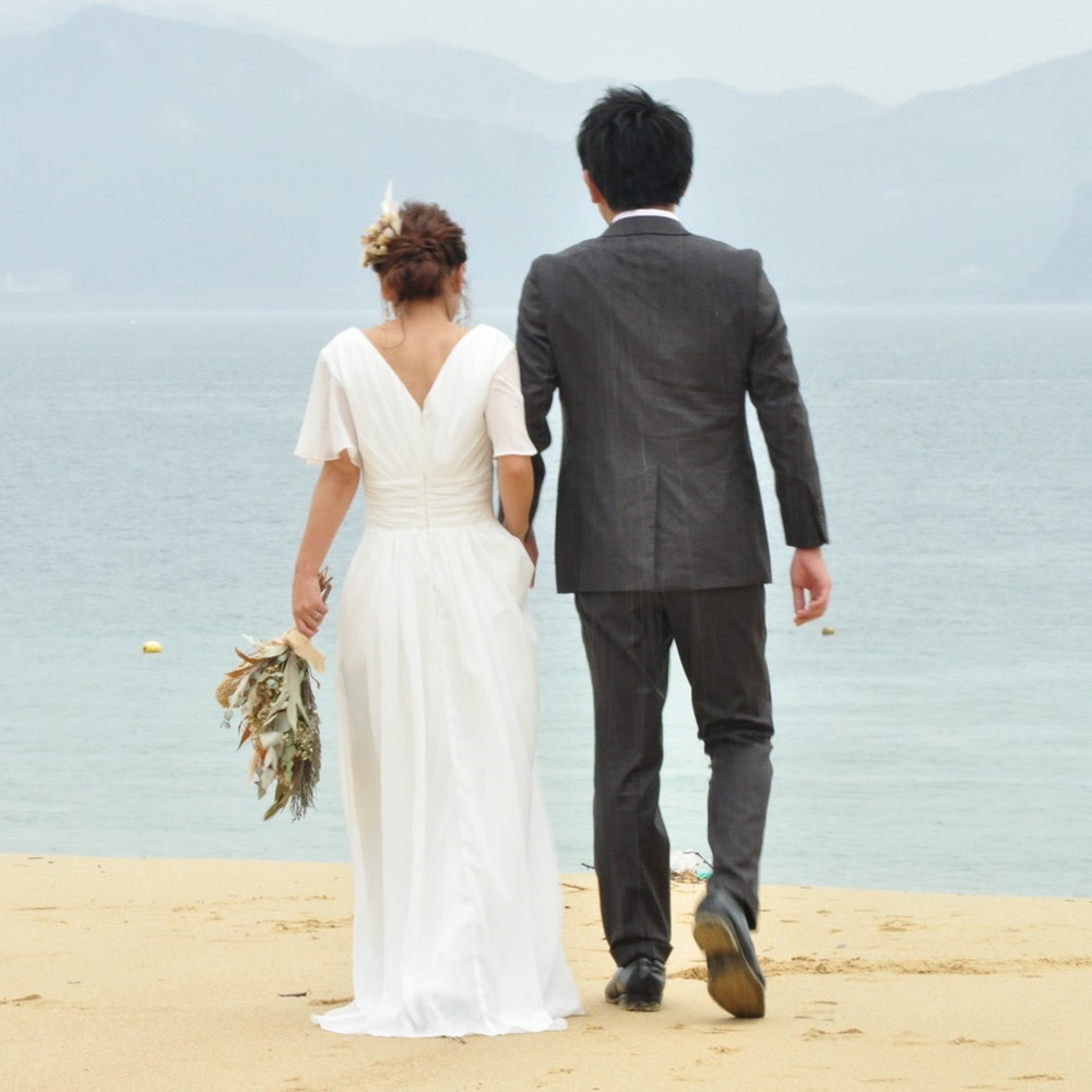 楽天市場 ウエディングドレス 二次会 プリーツ Vネック 前撮り 結婚式 披露宴 二次会 フォトウエディング ハネムーンフォト レース フォーマル おしゃれ Dress Chocolat