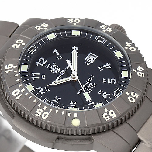 [定まり品] スミス＆ウェッソン Smith \u0026 Wesson スイス連邦 トリチウム ミリタリーウオッチ SWISS TRITIUM 357 SERIES EXECUTIVE WATCH TITANIUM SILVER/BLACK SWW-357-T-BLK  [貨物輸送無料] [逐次刊行物掲げるブランド名]