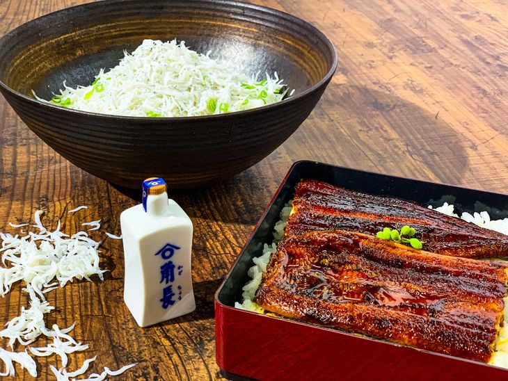 【ふるさと納税】うなぎ蒲焼2本と釜揚げしらす300gコラボセット 【角長特製醤油タレ付き】【湯浅町&times;有田川町】 ※着日指定不可｜和歌山県湯浅町