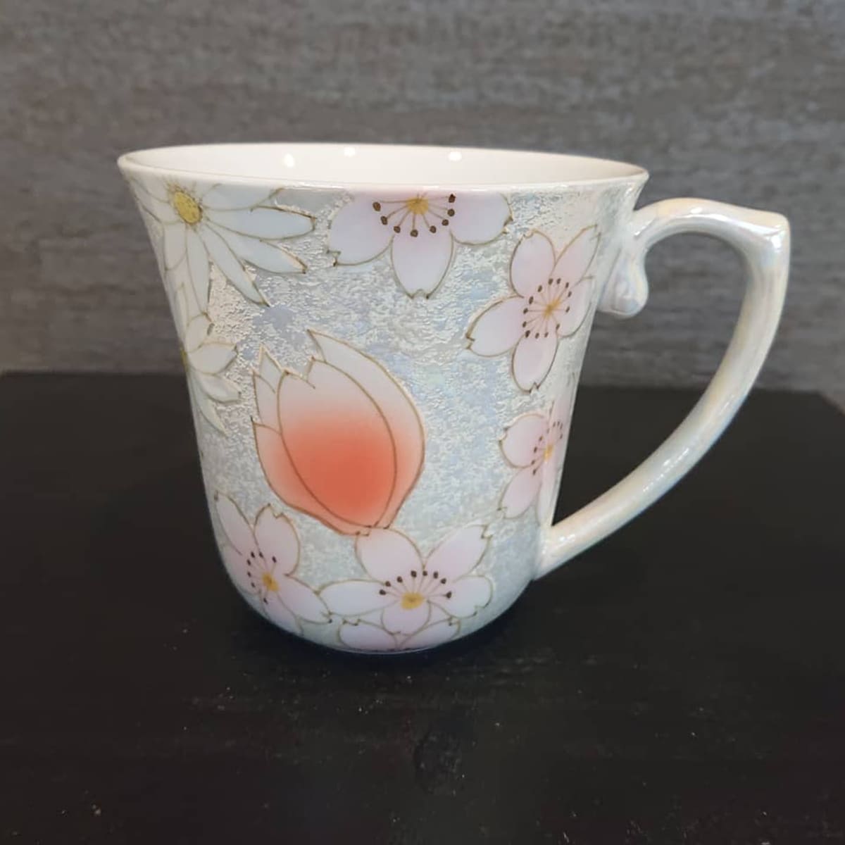 【ふるさと納税】有田焼 癒されさくら色のチェリーブラッサムのカップ【中山陶和堂】食器 うつわ 器 瀬戸もの 瀬戸もの 水呑み 優勝杯 カップ 花 桜 さくら チェリーブロッサム さくら色 母の日 差し上げ物 差し上げ物 A45-321