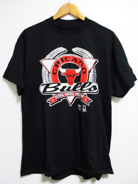 white and gold chicago bulls shirt