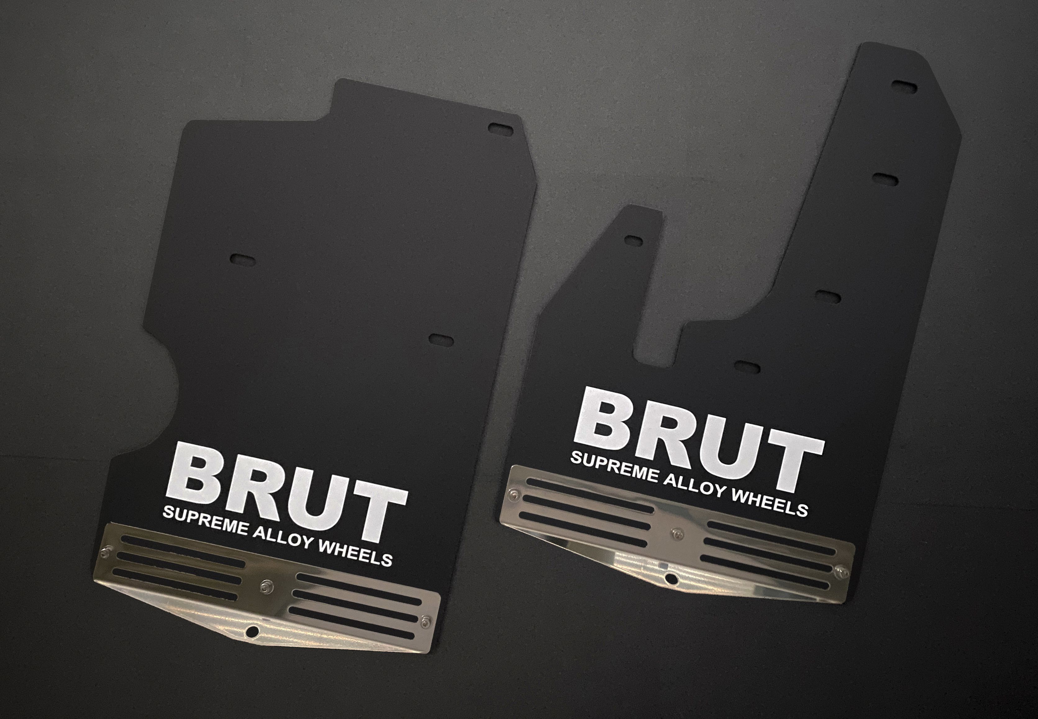 BRUT 後期型 デリカ D:5専用 マッドフラップ ブラック 送料無料(一部地域除く)