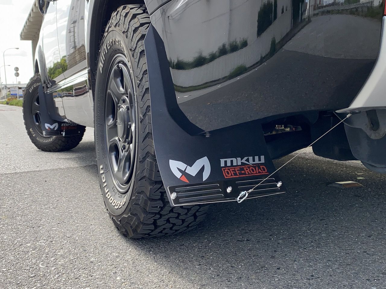 MKW マッドフラップ ブラック 中期型 デリカ D:5専用(2019年2月~2025年12月までのディーゼル車用) 送料無料(一部地域除く)|フジコーポレーション