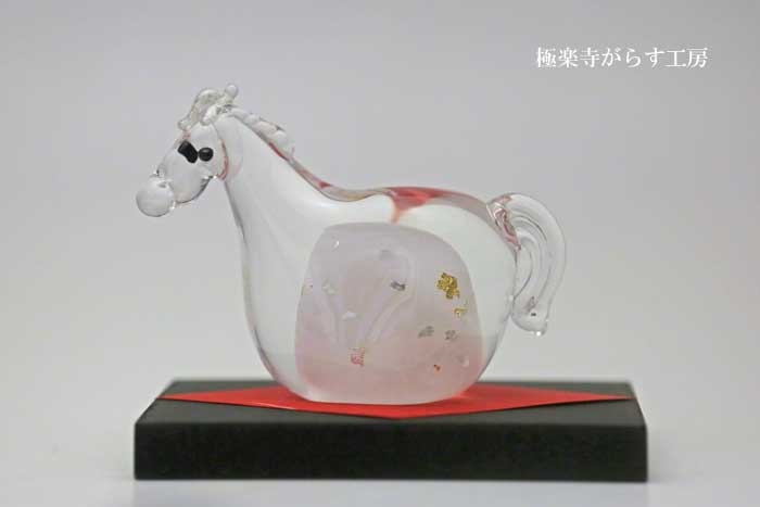 2026年は午年(うまどし)入手困難　神馬　かわいい小さい白い馬　2つセット 2026年 干支ミニ四駆「午年」 | タミヤ