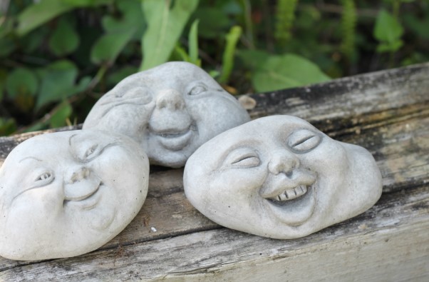 楽天市場 ガーデニング オーナメント リトルストーン 顔シリーズ ガーゴイル イギリス 置物 オブジェ 童話 動物hampshire Garden Craft ドラゴンストーンシリーズ イングリッシュガーデン 庭好き 笑顔 送料無料 Gardens ガーデンズ
