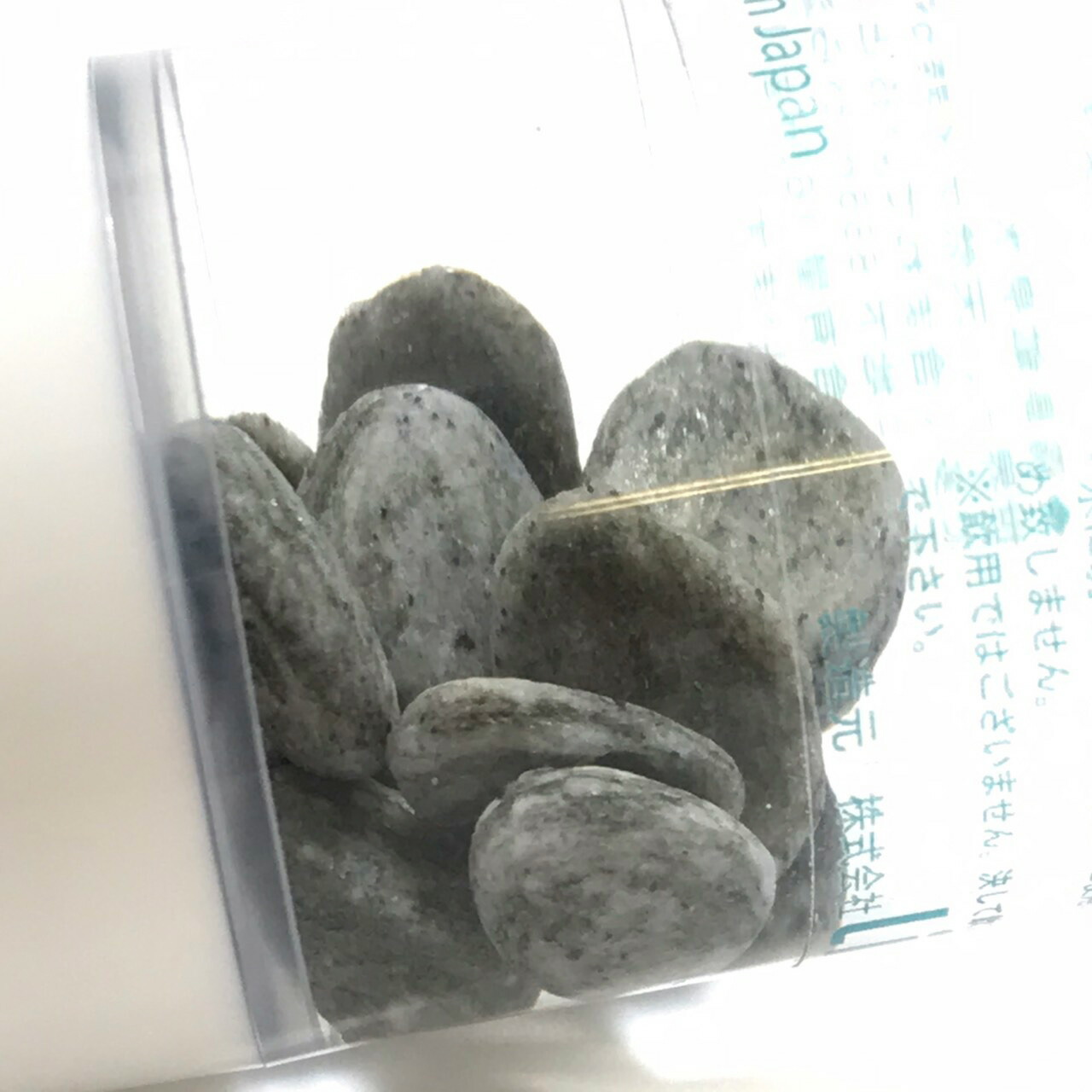楽天市場 さざれ石入り ミスト スプレー 50ml Si Mist 霧島鉱泉水 自然ケイ素天然水 ミスト カラーストーン 天然石工房 翡翠