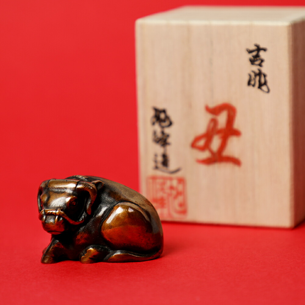 楽天市場 高岡銅器 干支 置物 丑 牛 干支置物 銅製 21年 オブジェ グッズ 高さ28 横42 奥行30mm 玄関飾り ギフト うし ウシ ミニ干支 和モダン 本物感 映え おしゃれ かわいい 京都ぎんやんま 京うちわ 扇子専門店 ぎんやんま