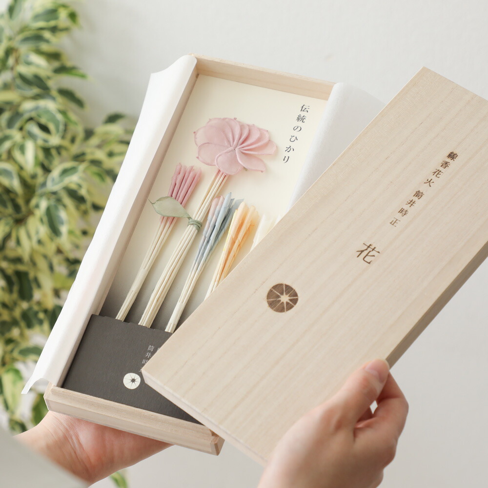 筒井時正玩具花火製造所 線香花火 花 42本入り 桐箱入り 花火 ギフト プレゼント 御中元 おしゃれ かわいい 手持ち花火 伝統 日本 夏 風物詩 敬老の日ギフト 情熱大陸 京都 ぎんやんま Alittlepeaceofmind Co Uk