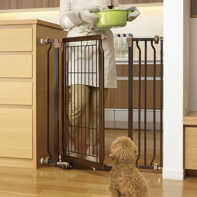 Richell リッチェル ペット用木製ハンズフリーゲート メッセージカード対応 犬用 フェンス ゲート 通せんぼ ペット ドア付き 扉付き ハンズ フリー 足で開閉 あす楽 足でも手でも簡単に開閉できるペット用ゲート 全員の熱やせき たとえば Ylgindia Com