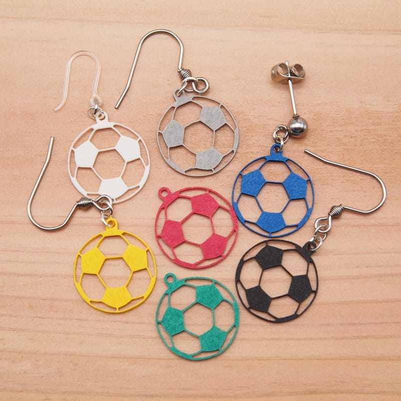 楽天市場】サッカーボール ピアス (左右1セット) 透明アクリル