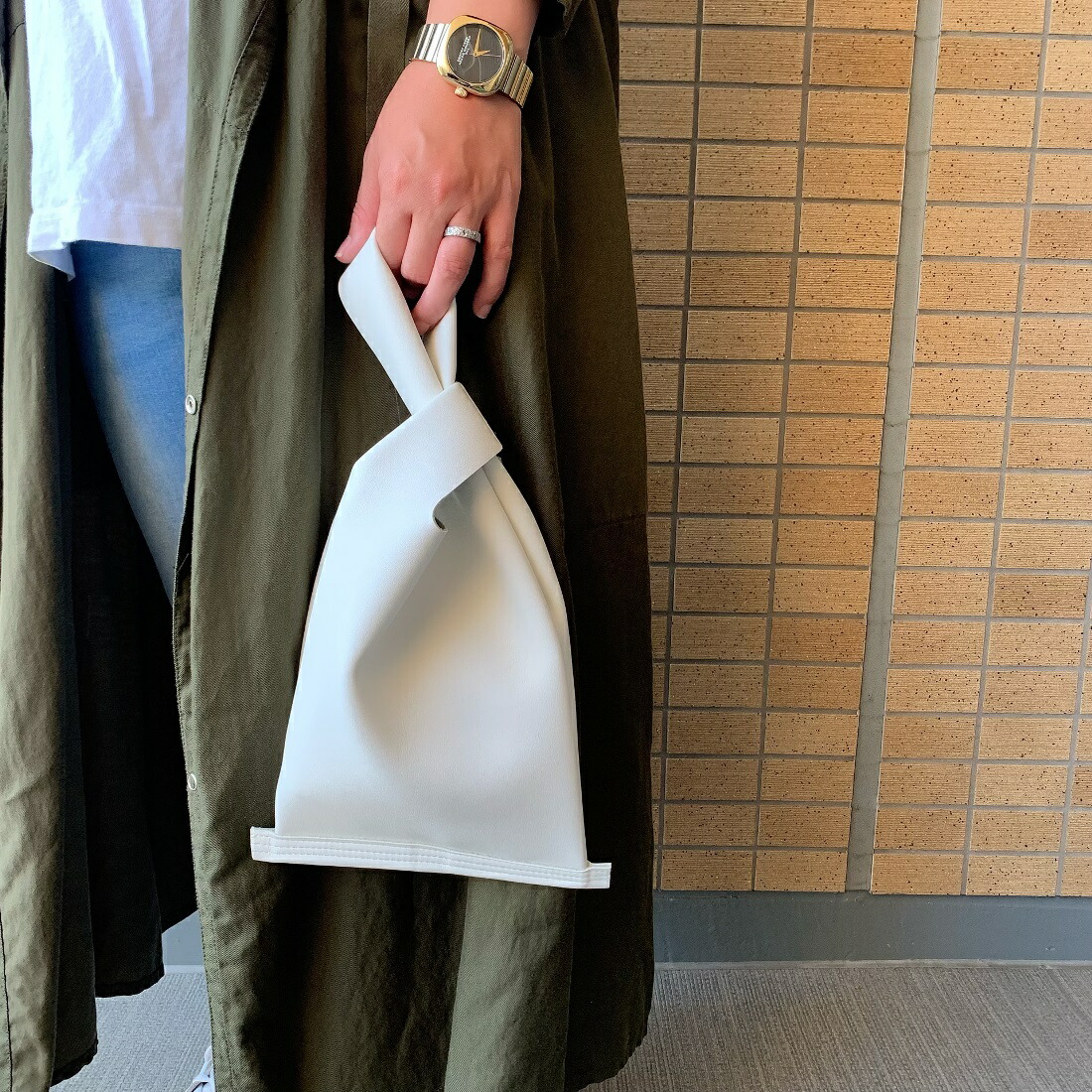 楽天市場 Bag バッグ ハンドバッグ 小ぶり 小さめ 人気 流行 トレンド おしゃれ ブランド 女性 プレゼント ギフト 大人カジュアル 韓国 韓国ファッション プチプラ 個性的 エコレザー レディース 持ち手 高見え 高みえ 厚地 送料無料 Habicalm